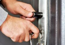 Как защитить квартиру от всех опасностей, пока вы в отпуске